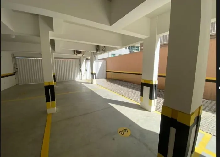 Suíte, piscina compartilhada, não é o apartamento inteiro somente suíte Bombinhas